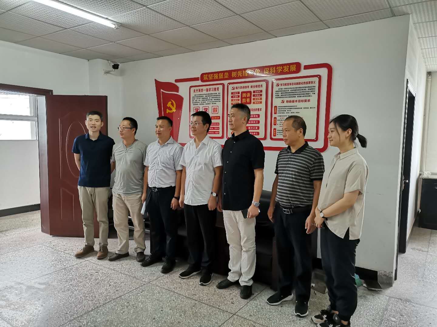 湖南杰奧思公司參加“歐普照明惠山鄉(xiāng)”半導(dǎo)體照明精準(zhǔn)扶貧項目捐贈活動